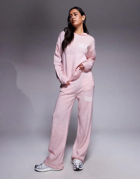  Asos Weekend Collective Joggers Rosas De Pernera Ancha Con Gráfico Universitario De Punto De Weekend Collective (parte De Un Conjunto) 