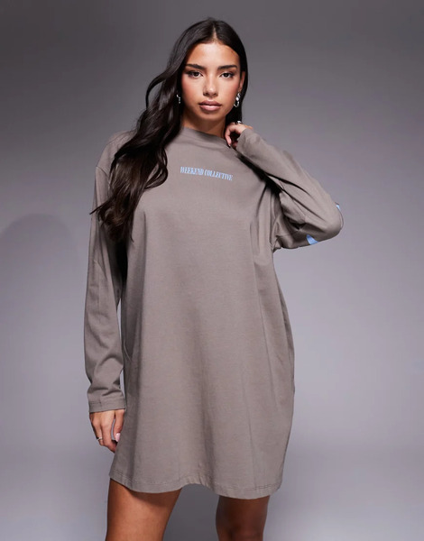  Asos Weekend Collective Vestido Gris Y Azul Empolvado Estilo Camiseta De Manga Larga Con Estampado De Logo Apilado En La Espalda Icon De Weekend Collective 