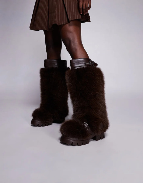  Azalea Wang Botas Por La Rodilla Marrón Chocolate Con Suela Gruesa Y Acabado Mullido Tomlee De Azalea Wang-brown 