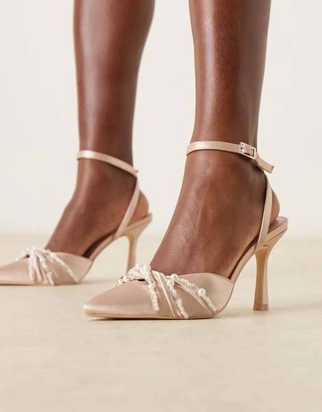  Be Mine Zapatos De Novia Rosa Rubor De Tacón De Satén Con Diseño Anudado A La Pierna Y Perlas Harsha De Be Mine 