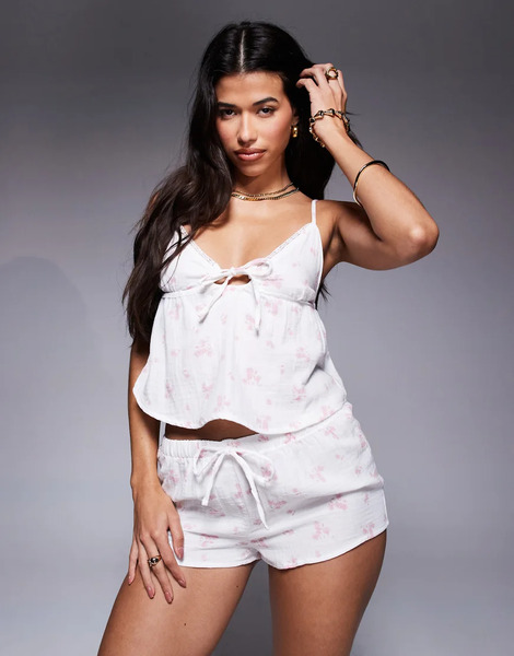  Boux Avenue Pijama Blanco De Pantalones Cortos Y Top De Tirantes Con Estampado Floral Vintage De Bambula De Boux Avenue 