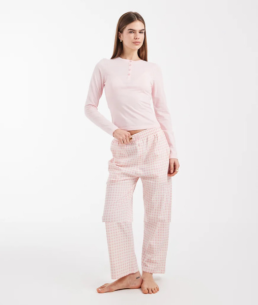  Brave Soul Pijama Rosa De Camiseta De Manga Larga Con Cuello Panadero Y Pantalones A Cuadros Vichy De Algodón De Brave Soul 