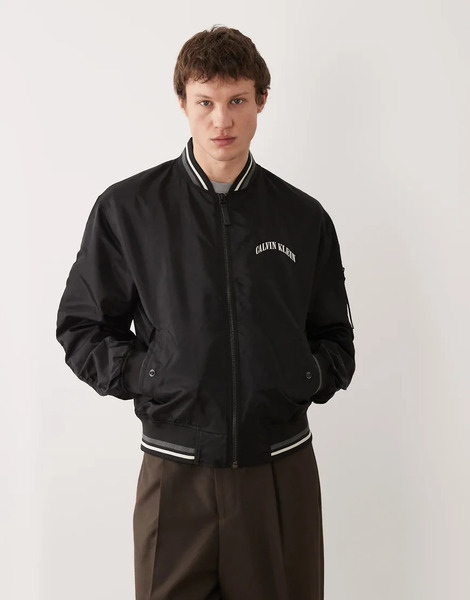  Calvin Klein Jeans Calvin Klein Jeans - Chaqueta Bomber Negra Con Estampado Gráfico De Nailon Y Detalle De Rayas En El Cuello-negro 