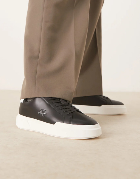  Calvin Klein Zapatillas De Deporte Negras Y Blancas Con Cordones, Suela Cupsole Gruesa Y Logo De Monograma De Calvin Klein-blanco 