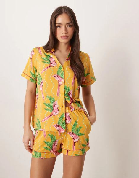 Chelsea Peers Pijama De Top De Manga Corta Con Cuello De Solapas Y Pantalones Cortos Con Estampado De Rayas Onduladas Y Tucanes De Punto Liso De Chelsea Peers-naranja 