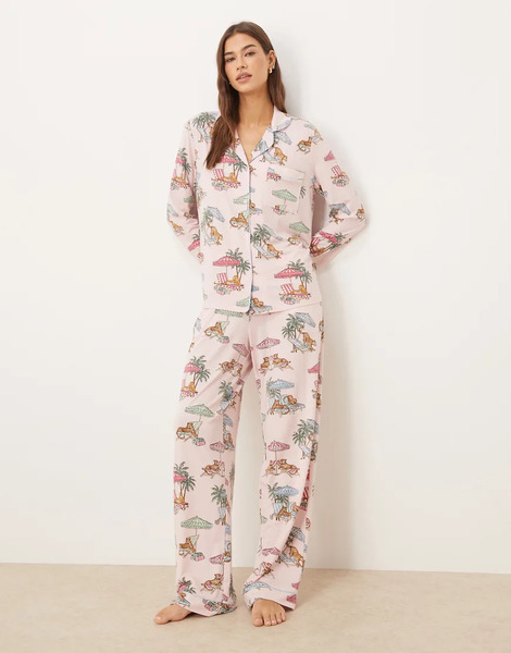  Chelsea Peers Pijama Rosa Con Estampado De Leopardos De Vacaciones Y Cuello De Solapas De Punto Liso De Chelsea Peers 