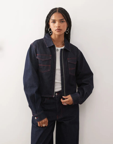  Collusion Chaqueta Vaquera Entallada De Estilo Años 90 Con Acabado Enjuagado Y Detalle De Trabilla Regulable De Collusion-azul Marino 