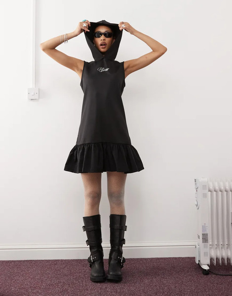  Collusion Vestido Corto Con Falda Voluminosa, Cintura Caída, Capucha Y Pedrería Termosellada De Collusion-negro 