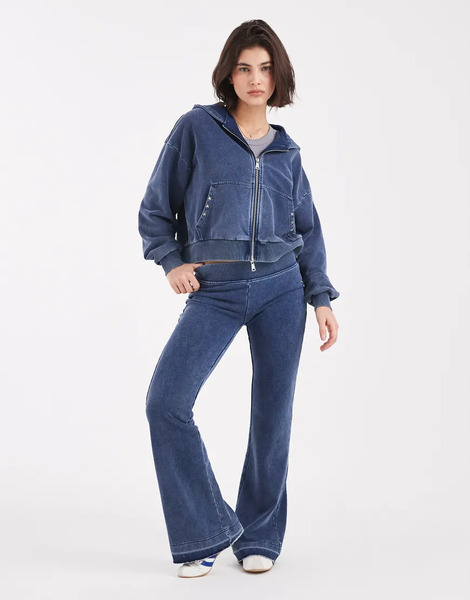  Cotton On Pantalones De Chándal Azul Añil Tintado De Corte Bootcut Y Talle Bajo De Cotton On (parte De Un Conjunto) 