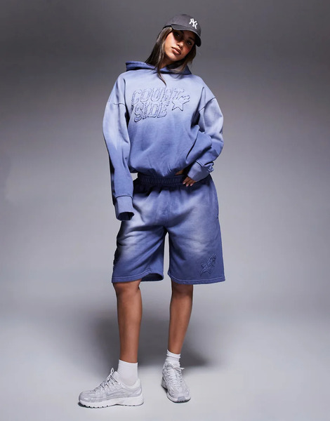  Courtside Pantalones Cortos Azul Lavado Holgados Con Detalle Del Logo Y Bajo Sin Rematar De Courtside (parte De Un Conjunto) 