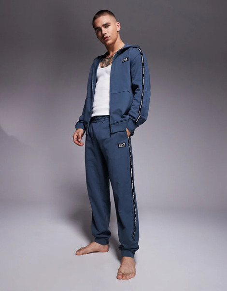  Ea7 Joggers Gris Oscuro Con Bajos Ajustados Y Detalle De Cinta Del Logo De Armani Ea7 (parte De Un Conjunto) 