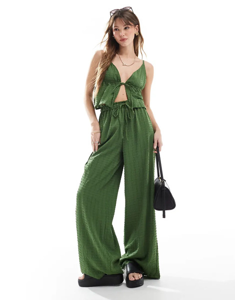  Esmée Pantalones Playeros Verde Oliva De Pernera Ancha De Tejido Texturizado Exclusivos De Esmée (parte De Un Conjunto) 