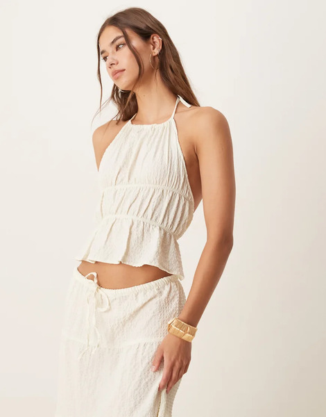  Esmée Top Playero Color Crema Con Cuello Halter Y Espalda Al Aire De Tejido Texturizado Transparente Exclusivo De Esmée (parte De Un Conjunto)-blanco 