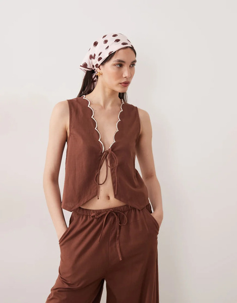  Esmée Top Playero Marrón Con Lazada Delantera Y Ribete Festoneado Color Crema De Esmee (parte De Un Conjunto)-brown 