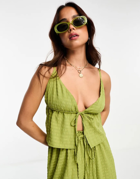  Esmée Top Playero Verde Con Lazada Delantera Y Acabado Texturizado Exclusivo De Esmée (parte De Un Conjunto) 