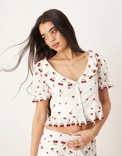  For Love And Lemons Top Blanco Y Rojo Con Patrón De Cerezas Y Detalle De Cuentas De For Love & Lemons (parte De Un Conjunto)-multicolor 