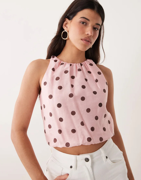  Forever New Top Rosa Con Estampado De Lunares, Cuello Halter Y Bajo Abullonado De Forever New (parte De Un Conjunto) 