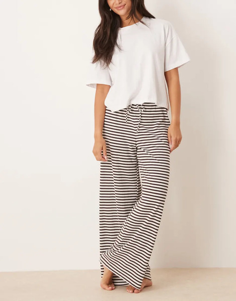  Gina Tricot Pantalones A Rayas Blancas Y Marrones De Pernera Ancha Con Cordón Ajustable En La Cintura De Punto Muy Suave De Gina Tricot-marrón 