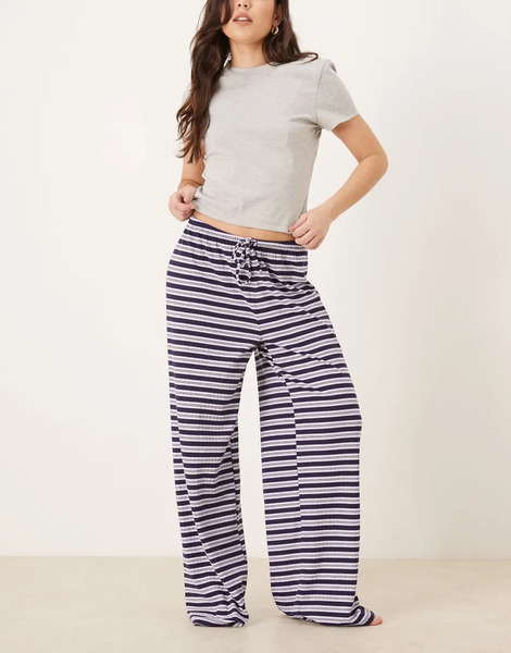  Gina Tricot Pantalones A Rayas Moradas De Pernera Ancha Con Cordón Ajustable En La Cintura De Punto Liso Muy Suave De Gina Tricot-morado 