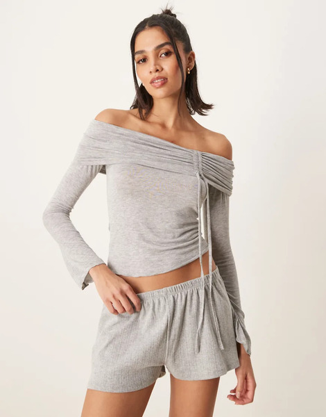  Gina Tricot Top Gris Claro Jaspeado Con Escote Bardot, Mangas Acampanadas Y Detalle Fruncido Regulable De Gina Tricot 