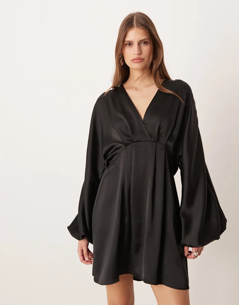  Gina Tricot Vestido Corto Negro Con Mangas Murciélago, Cuello De Pico Y Detalle Cruzado En La Parte Delantera De Satén De Gina Tricot 