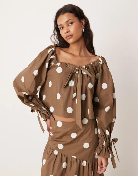  Glamorous Blusa Marrón Holgada Con Cuello Redondo, Estampado De Lunares Y Lazadas De Glamorous (parte De Un Conjunto)-brown 
