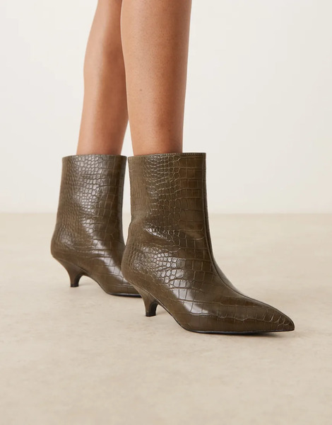  Glamorous Botines Verde Oliva Efecto Piel De Cocodrilo De Tacón Bajo Y Caña Media Con Puntera Fina De Glamorous 