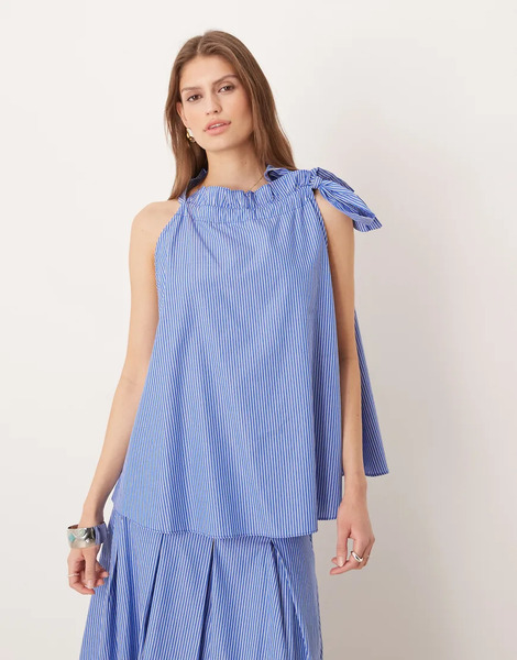  Glamorous Top Azul A Rayas Blancas De Corte Amplio Con Cuello Halter Y Volantes De Glamorous (parte De Un Conjunto)-multicolor 