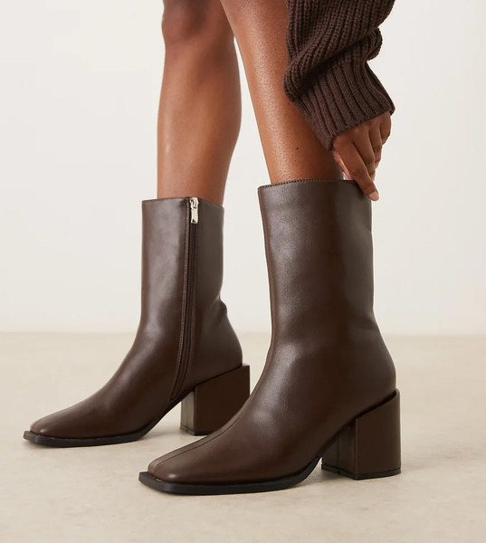  Glamorous Wide Fit Botas Marrones Con Puntera Cuadrada, Tacón Grueso Y Acabado Microtexturizado De Glamorous Wide Fit-brown 