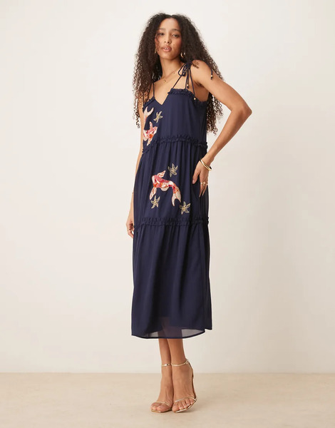  Hope & Ivy Vestido Midi Azul Marino Escalonado Con Diseño De Carpas De Abalorios Y Tiras Anudadas De Hope & Ivy 