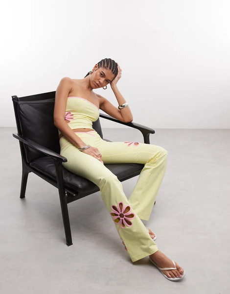  I.am.gia Pantalones De Campana Amarillos Y Rosas Con Detalle Floral Calado En Contraste De Tejido Rico En Algodón Daisy De I.am.gia (parte De Un Conjunto)-multicolor 