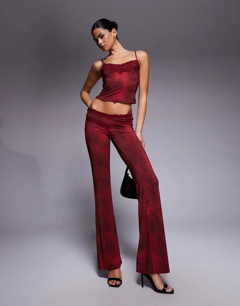  I.am.gia Pantalones De Campana Rojos Con Estampado De Serpiente, Cintura De Pico Y Ribete De Encaje Doble Beau De I.am.gia (parte De Un Conjunto) 