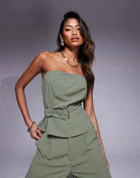  In The Style Top De Sastre Caqui Con Escote Palabra De Honor Y Cinturón Exclusivo De In The Style X Natalya Wright (parte De Un Conjunto)-verde 