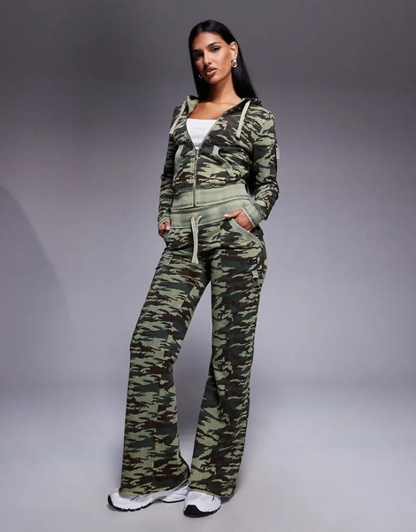 Juicy Couture Joggers Cargo Verdes De Pernera Ancha Con Estampado De Camuflaje De Tejido Rico En Algodón Y2k De Juicy Couture (parte De Un Conjunto) 