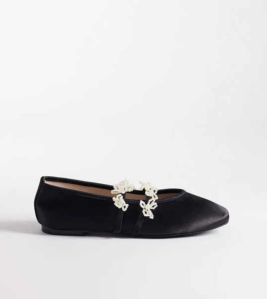  Kaiia Bailarinas Negras De Satén Con Diseño De Dos Tiras Con Detalle Floral De Perlas Exclusivas De Kaiia-negro 