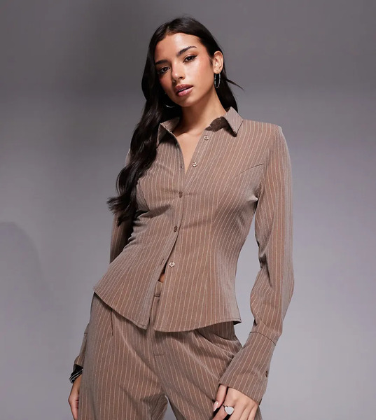  Kaiia Camisa Beis Entallada Con Raya Diplomática Y Botones Exclusiva De Kaiia (parte De Un Conjunto)-neutro 