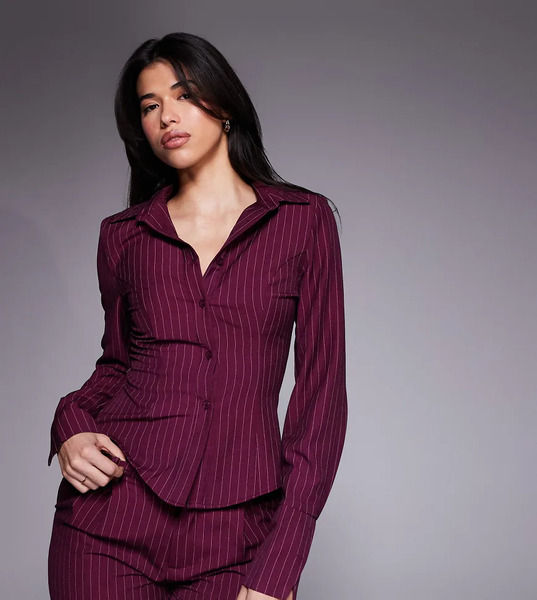  Kaiia Camisa Burdeos Entallada Con Raya Diplomática Y Botones Exclusiva De Kaiia (parte De Un Conjunto)-rojo 