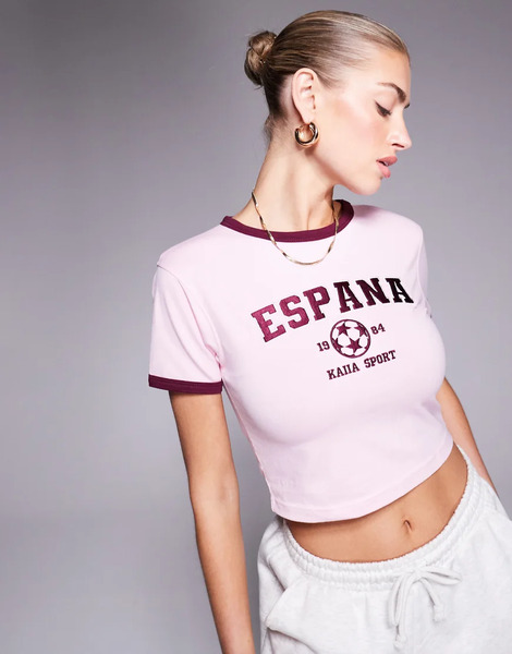  Kaiia Camiseta Rosa Con Diseño Encogido, Estampado espana Y Ribetes Burdeos En Contraste De Tejido Rico En Algodón De Kaiia Sport (parte De Un Conjunto) 