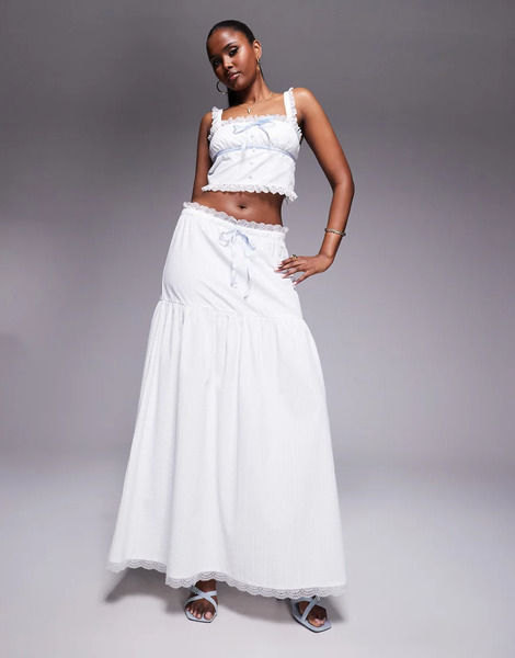  Kaiia Falda Larga Blanca De Tejido Texturizado Con Cintura Baja, Detalle De Lazada Azul Y Ribete De Encaje Exclusiva De Kaiia (parte De Un Conjunto)-blanco 