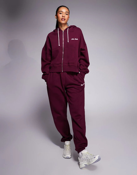  Kaiia Joggers Burdeos Y Rosas Con Bajos Ajustados Y Logo Bordado De Tejido Rico En Algodón De Kaiia (parte De Un Conjunto)-rojo 