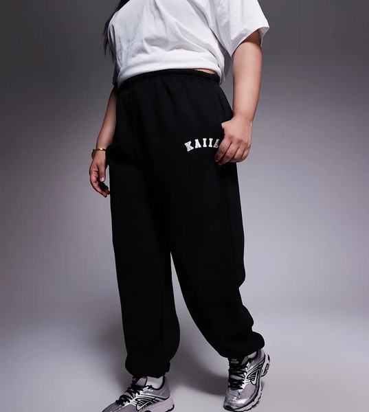  Kaiia Joggers Negros Con Bajos Ajustados Y Logo Bordado De Mezcla De Algodón De Kaiia Plus (parte De Un Conjunto) 