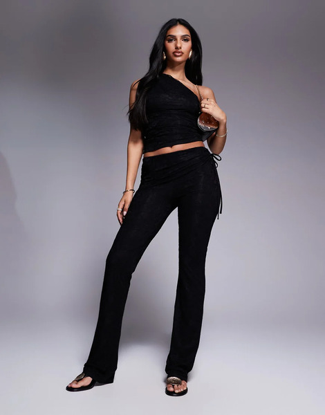  Kaiia Pantalones Negros Ceñidos De Encaje Con Detalle De Cinturón Y Diseño De Doble Capa Exclusivos De Kaiia (parte De Un Conjunto) 