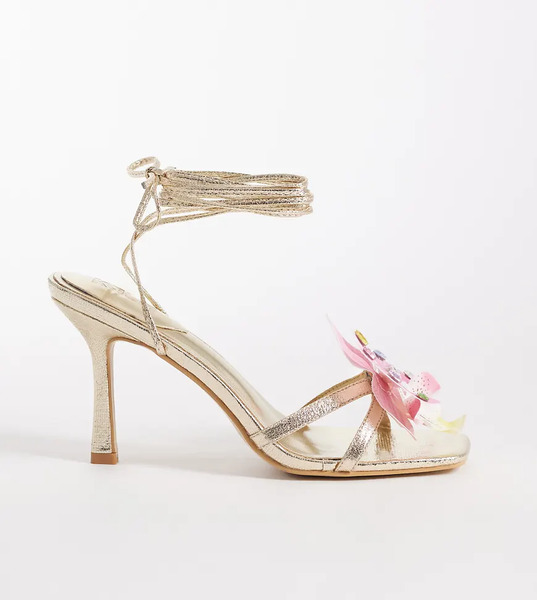  Kaiia Sandalias Doradas De Tacón Bajo Estilo Años 2000 Con Orquídea Con Strass Y Diseño De Tiras Anudado A La Pierna Exclusivas De Kaiia-dorado 