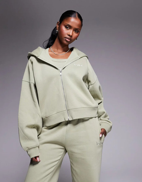  Kaiia Sudadera Corta Verde Oliva Claro Con Capucha, Cremallera, Detalle De Costura Y Logo Bordado De Tejido Rico En Algodón De Kaiia (parte De Un Conjunto)-multicolor 
