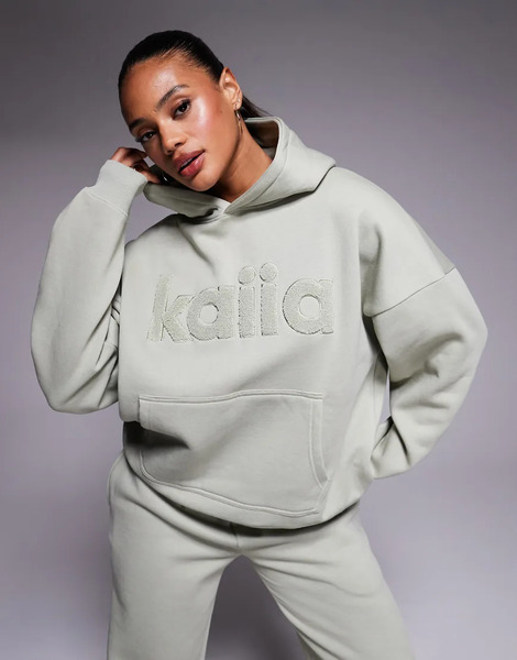  Kaiia Sudadera Verde Salvia Extragrande Con Capucha Y Logo De Borreguito Rico En Algodón De Kaiia (parte De Un Conjunto) 
