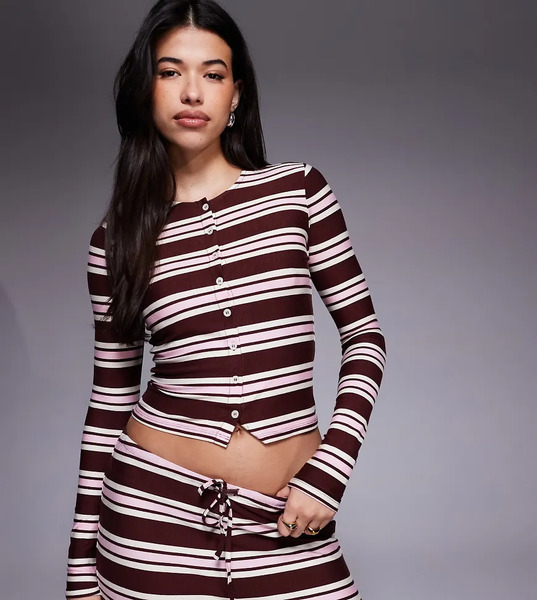  Kaiia Top A Rayas Burdeos Y Rosas De Manga Larga Con Botones De Punto Liso Muy Suave Exclusivo De Kaiia (parte De Un Conjunto)-multicolor 