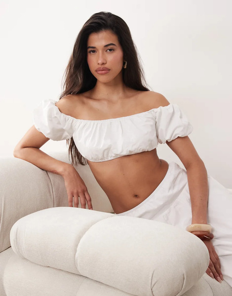  Kaiia Top Corto Blanco Con Escote Palabra De Honor Y Mangas Abullonadas Estilo Bardot De Algodón Exclusivo De Kaiia (parte De Un Conjunto) 