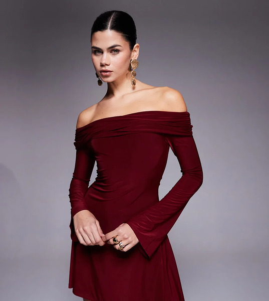  Kaiia Vestido Corto Burdeos Ceñido De Corte Skater Con Escote Bardot Y Diseño De Doble Capa Exclusivo De Kaiia-rojo 
