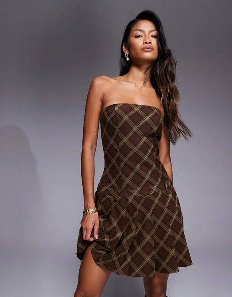  Kaiia Vestido Corto Marrón A Cuadros De Estilo Años 90 Con Falda Plisada Y Escote Palabra De Honor Exclusivo De Kaiia-brown 