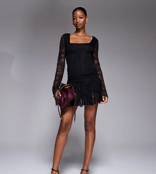  Kaiia Vestido Corto Negro Ceñido Con Escote Cuadrado Y Detalle De Godets En El Bajo De Encaje Con Doble Capa Exclusivo De Kaiia 